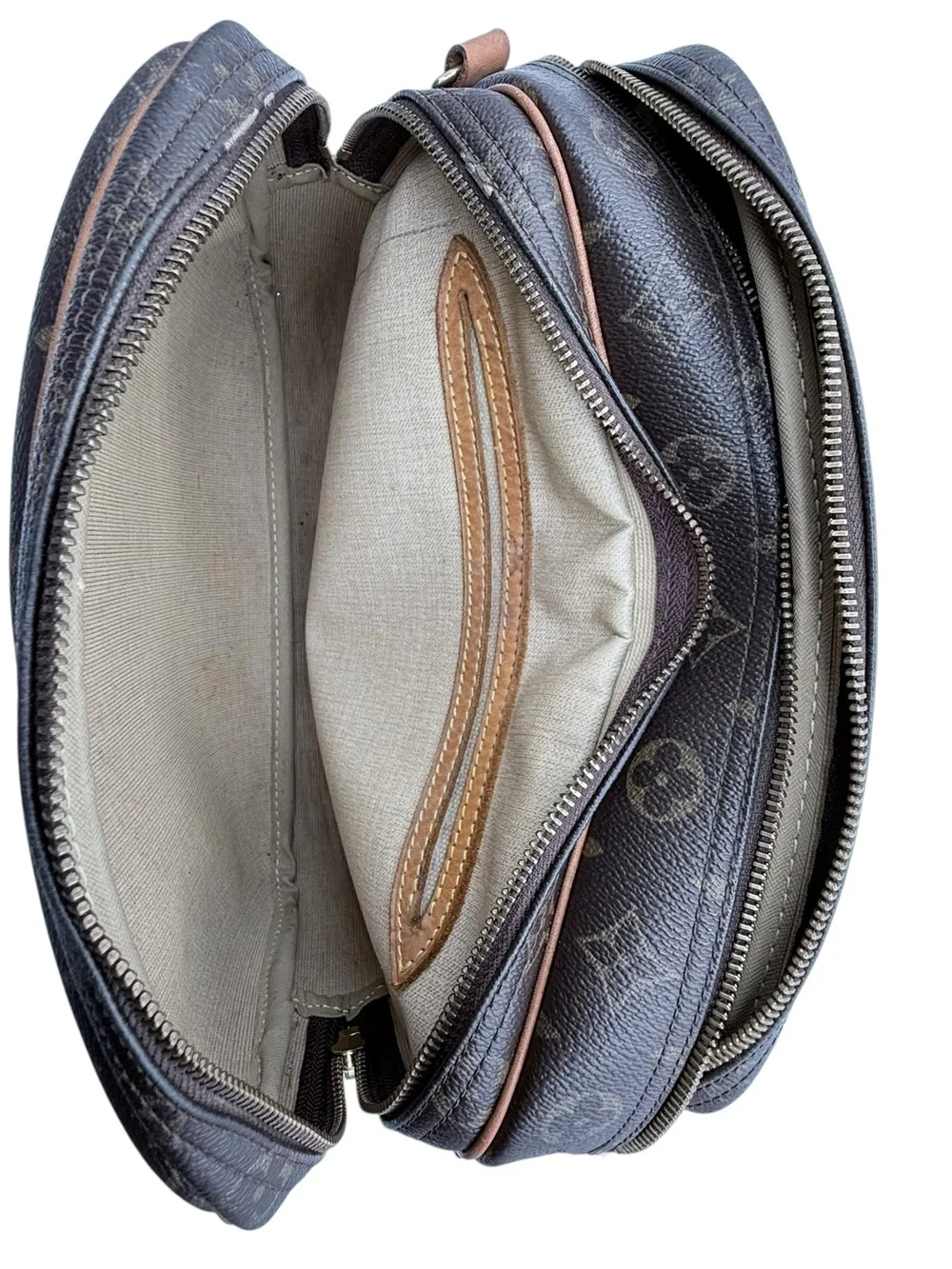 Louis Vuitton Monogram unisex Reporter PM Crossbody Bag